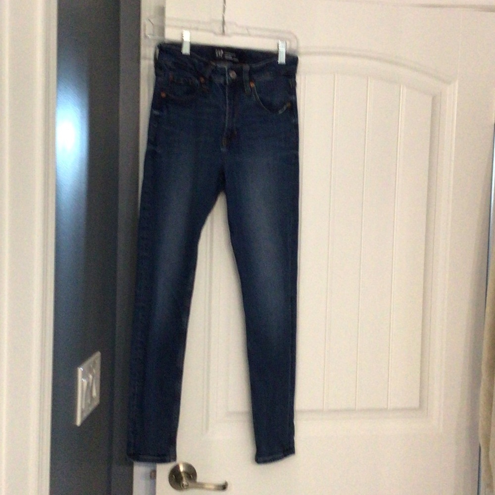Medium wash leggings